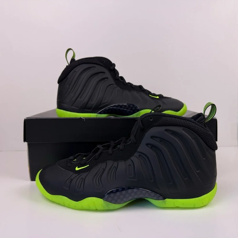 Nike Foamposite One Sneakers Size 7 Youth Black/Volt HF0977-001